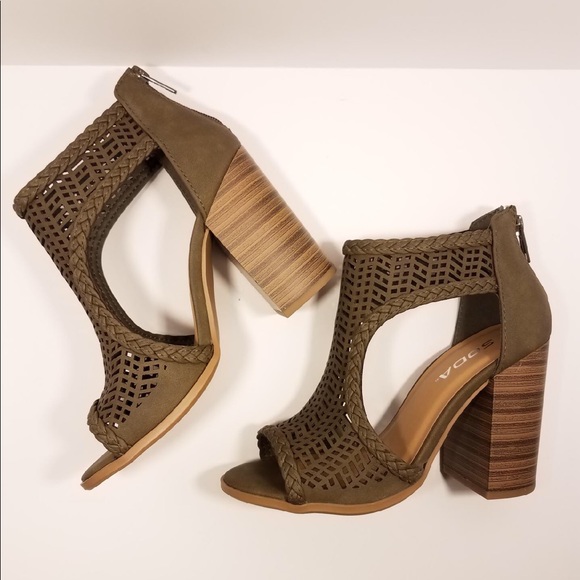 🔥LAST ONE size 9 olive Chunky heel sandal - Picture 2 of 8